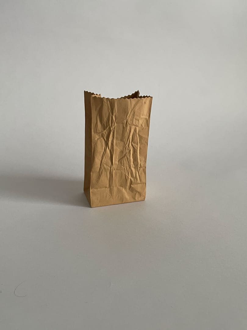 花瓶・フラワースタンド CERAMIC PAPER BAG VASE BY MICHAEL HARVEY
