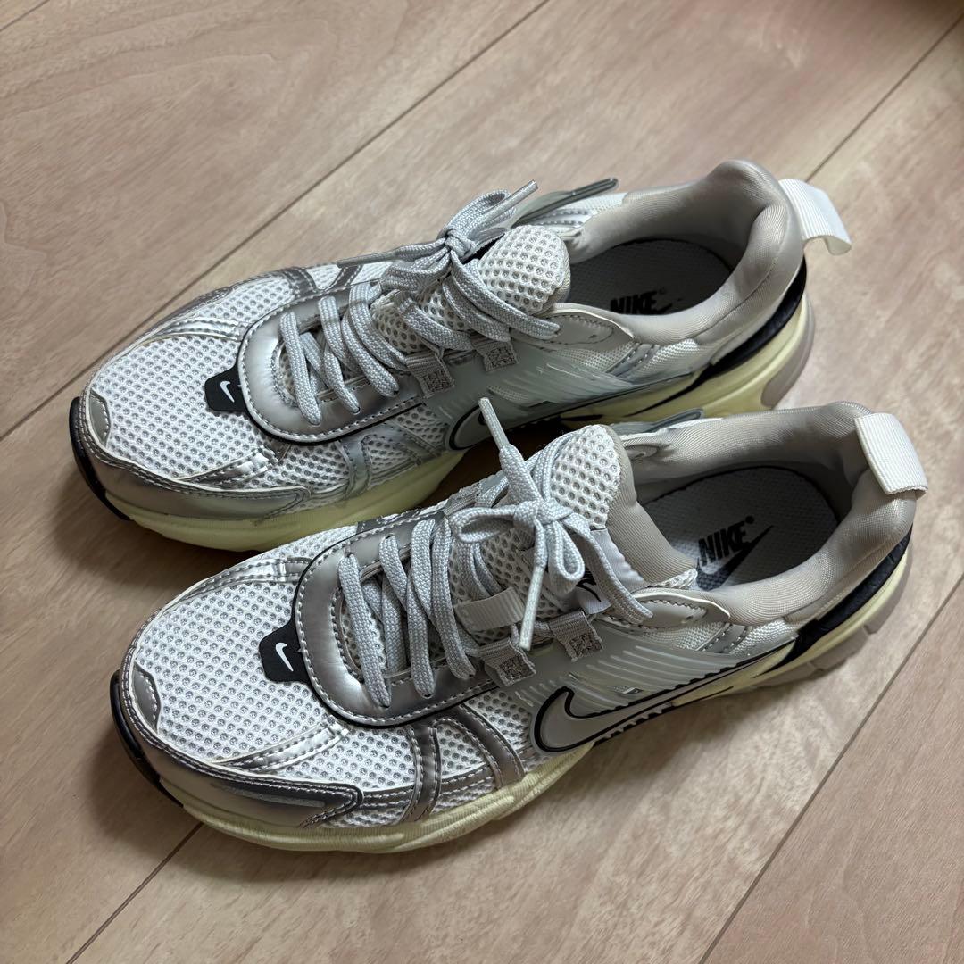 NIKE v2k run 24 グレー ほぼ新品