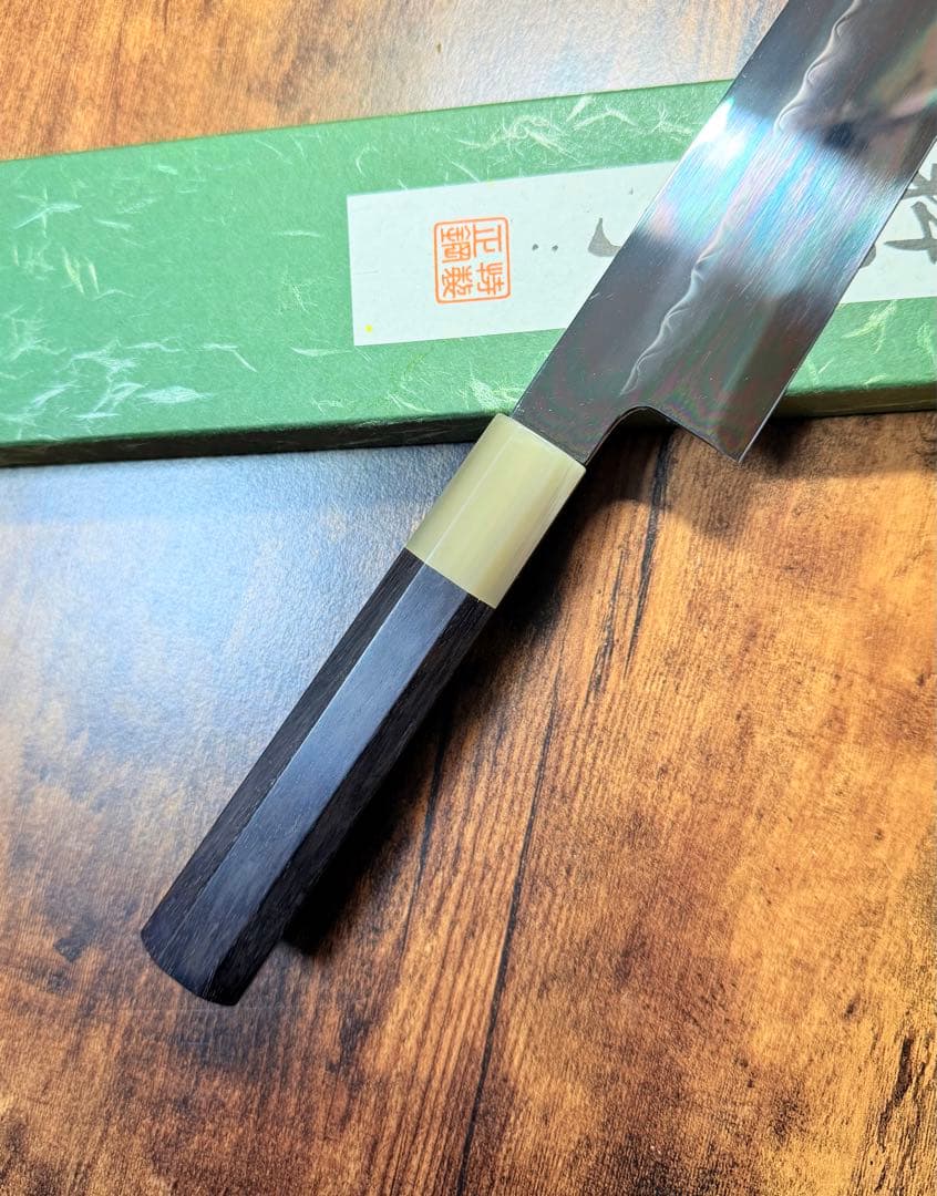 【堺打刃物】和牛刀　水本焼 白ニ鋼　鏡面　８寸　黒檀水牛八角柄