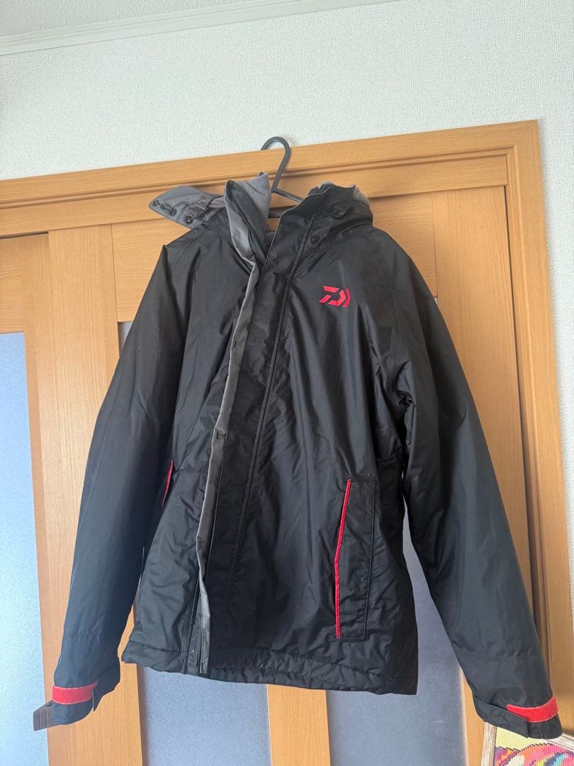 Daiwa フィッシングスーツ(上下セット) ブラック/レッド