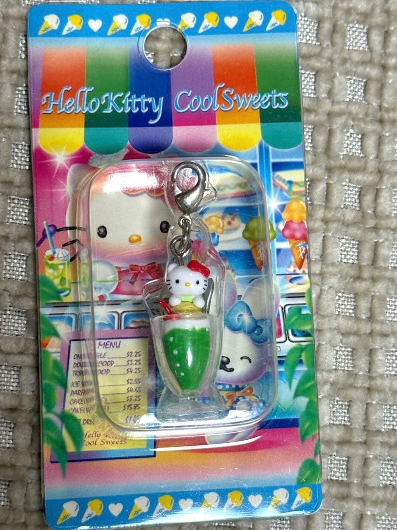 ハローキティ　パフェ　ファスナーマスコット　スイーツ　根付け　ストラップ　原宿