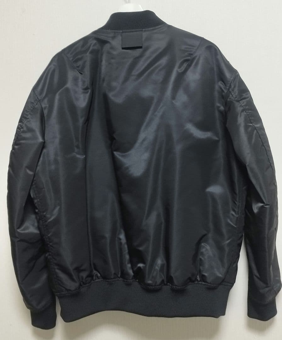 ユニクロ＋J ハイブリッドダウンオーバーサイズMA-1