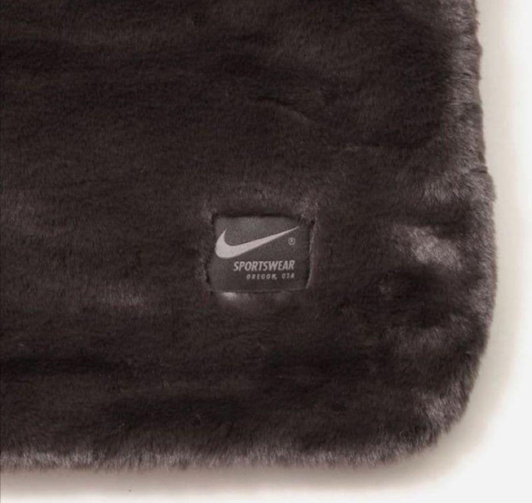 NIKE NSW フェイクファー ブランケット スウォッシュ ブラウン