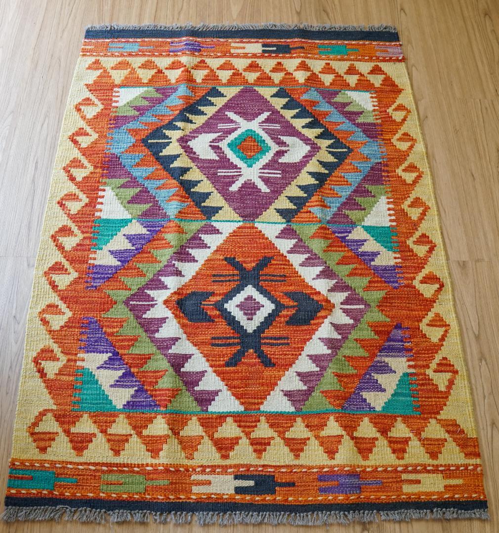116×84cm　手織りキリム