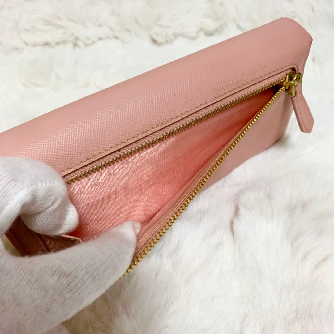 美品！プラダ 長財布　ラウンドファスナー　サフィアーノ　レザー　ベビーピンク