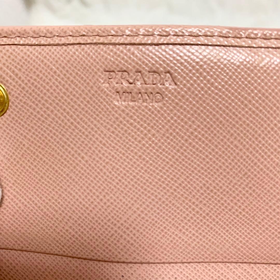 美品！プラダ 長財布　ラウンドファスナー　サフィアーノ　レザー　ベビーピンク