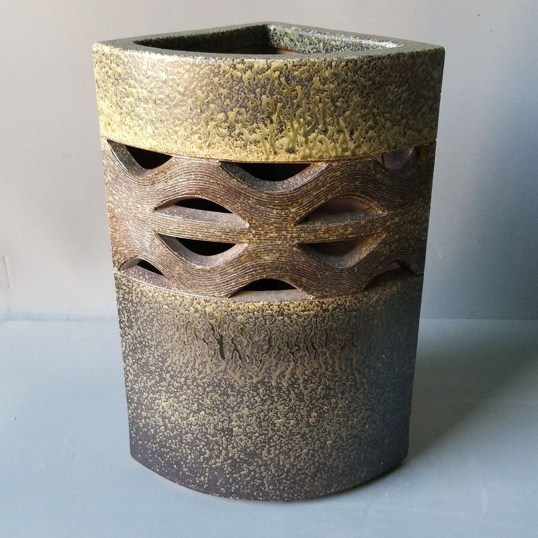 信楽焼傘立て  三角コーナー彫 高さ４７cm