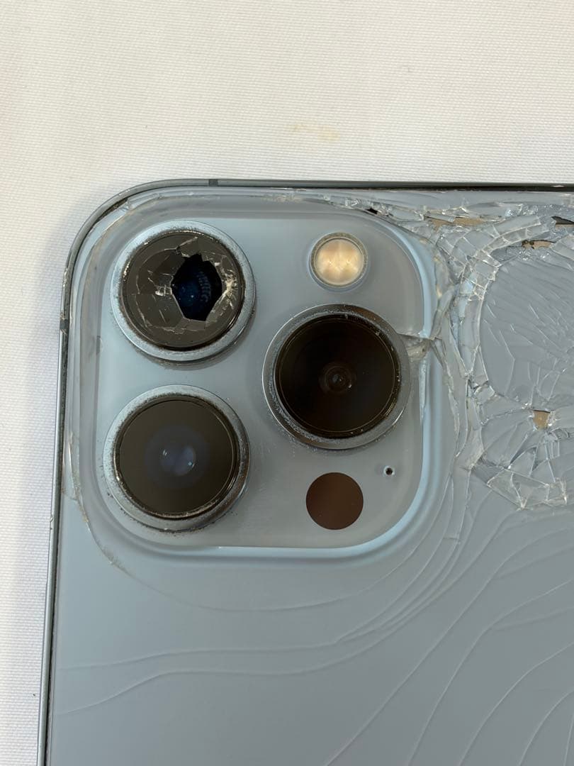 B*i様 iPhone 13 Pro MAX 背面ひび割れ