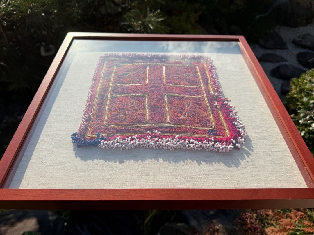 アフガニスタン　手仕事　民藝　装飾的な刺繍　ビーズ　アートフレーム