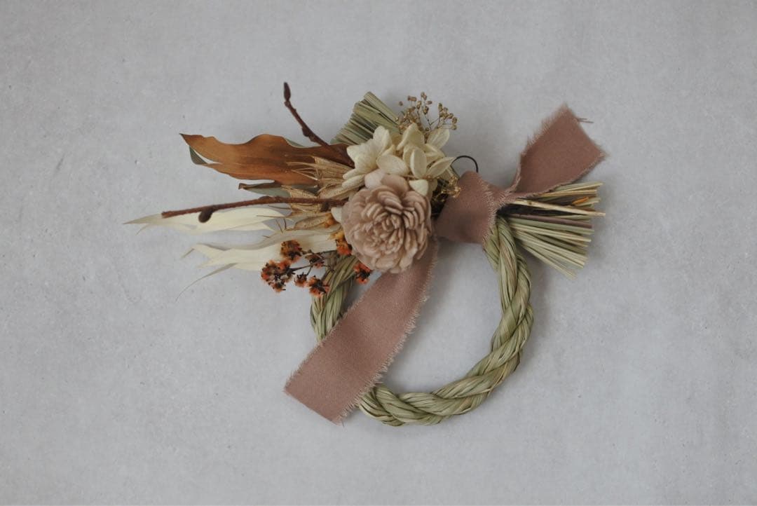 くすみピンクの注連縄