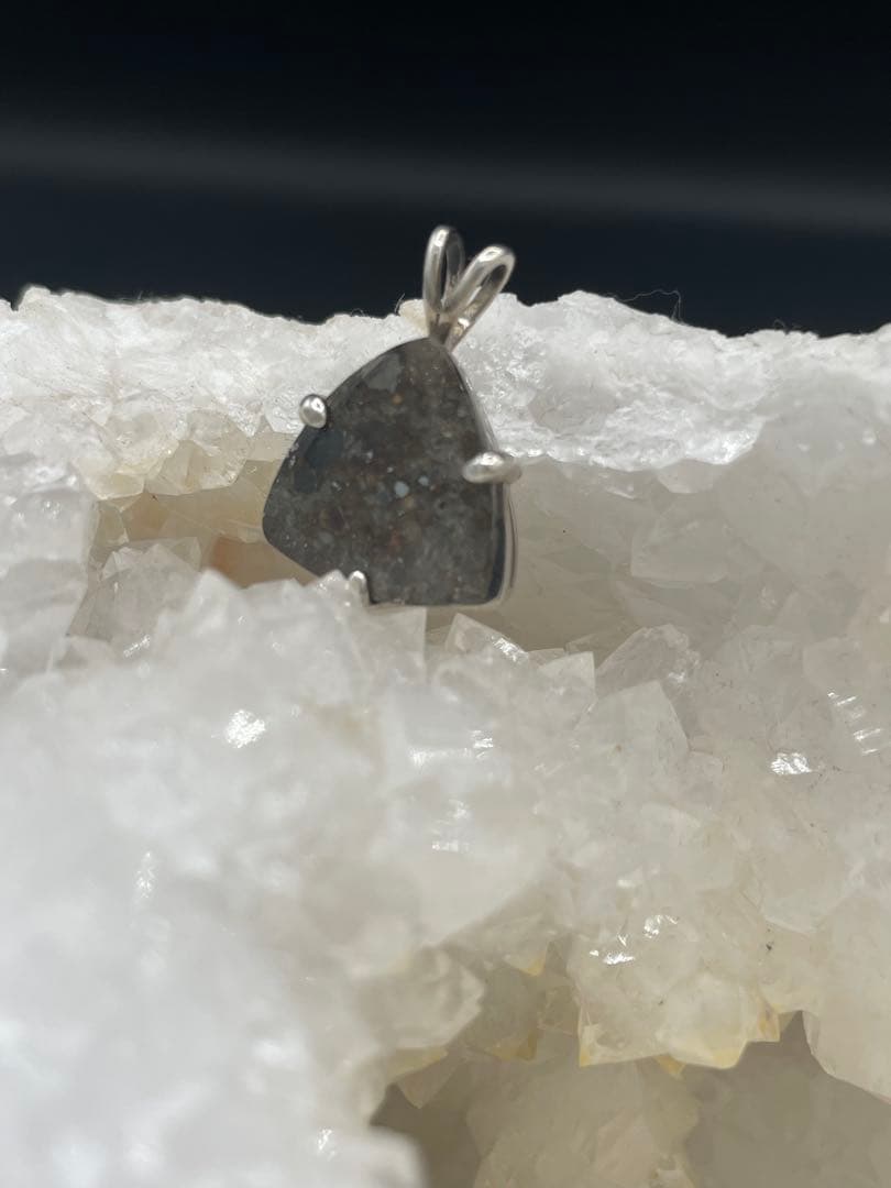 サハラNWA869隕石★ ペンダントヘッド(コンドライト）