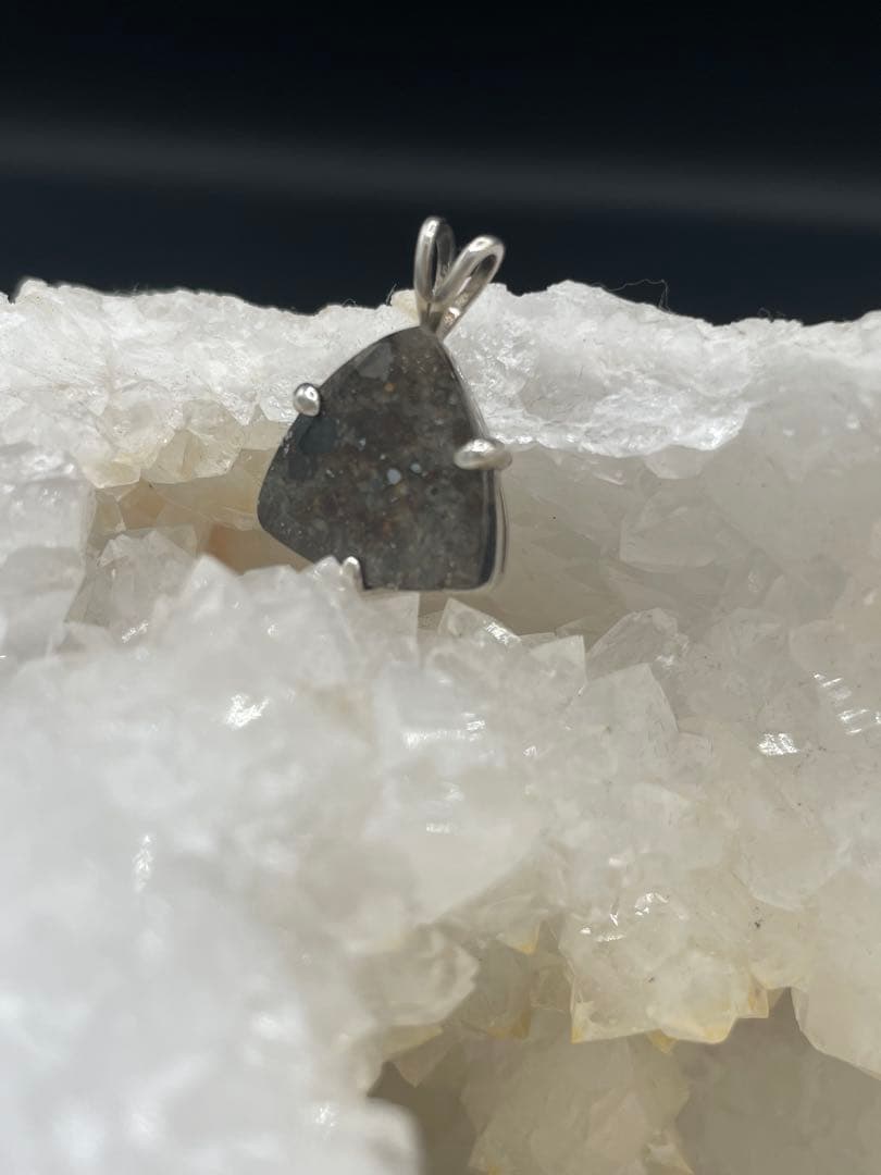 サハラNWA869隕石★ ペンダントヘッド(コンドライト）