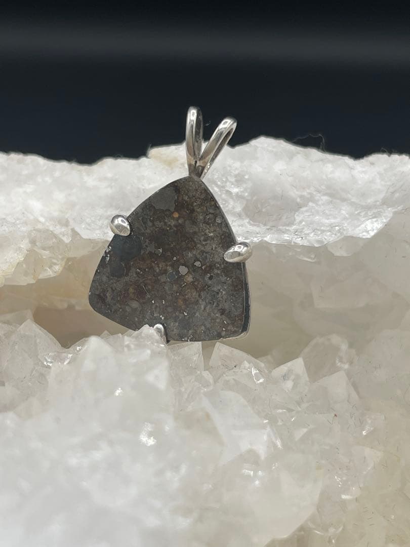 サハラNWA869隕石★ ペンダントヘッド(コンドライト）