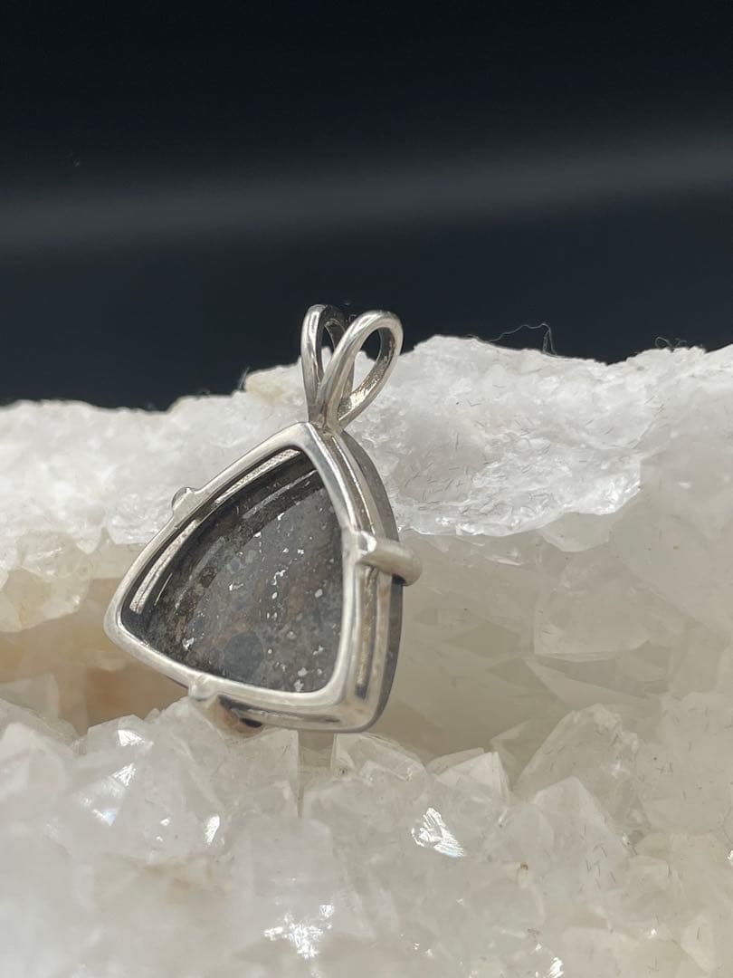 サハラNWA869隕石★ ペンダントヘッド(コンドライト）