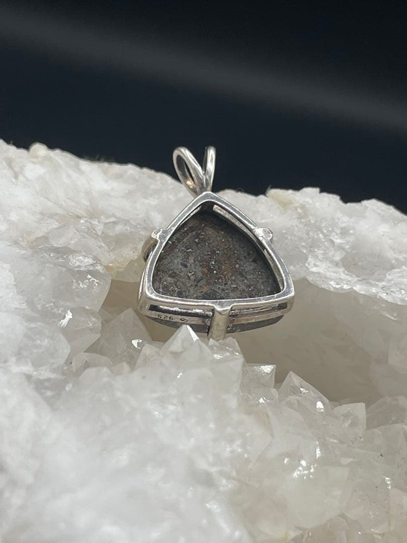 サハラNWA869隕石★ ペンダントヘッド(コンドライト）