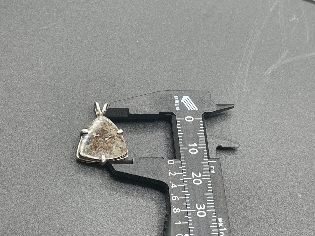 サハラNWA869隕石★ ペンダントヘッド(コンドライト）