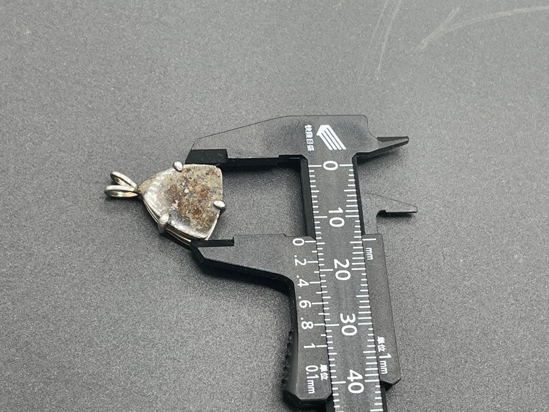 サハラNWA869隕石★ ペンダントヘッド(コンドライト）