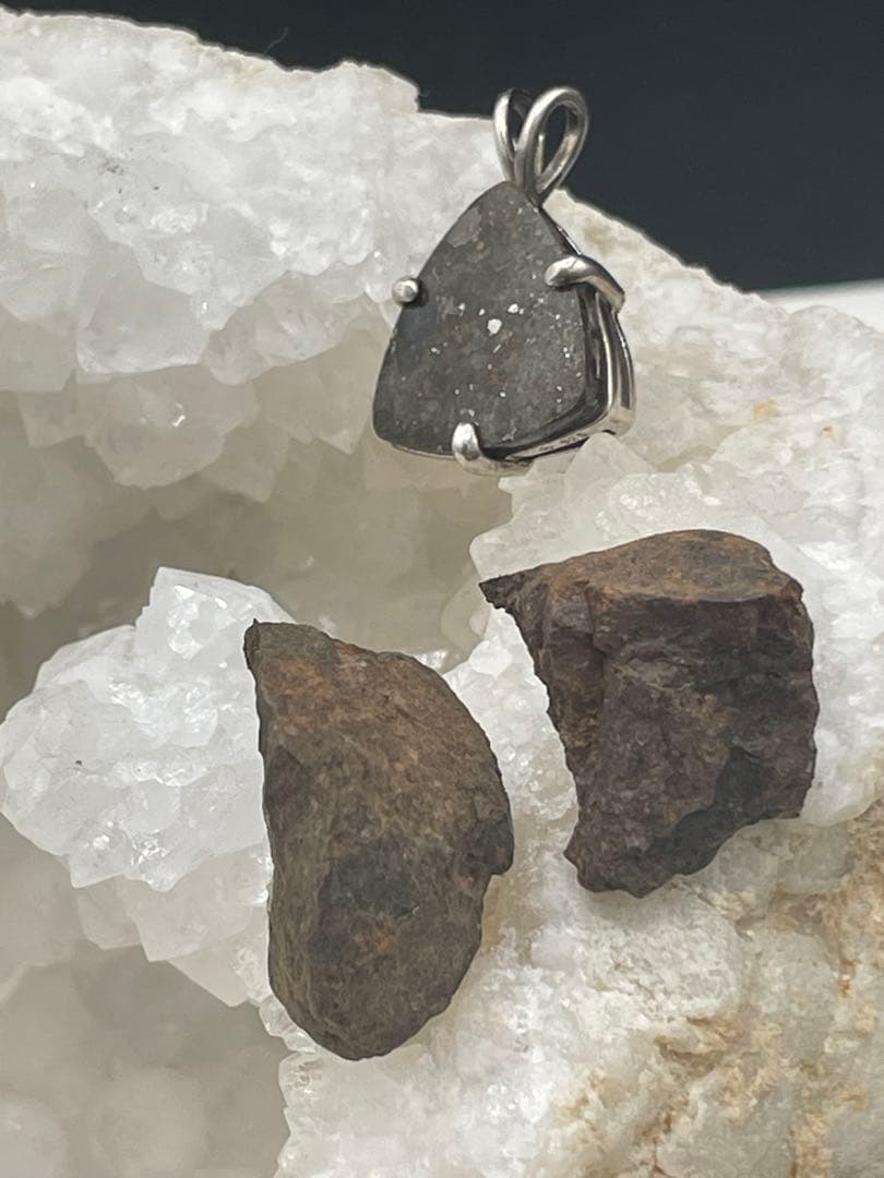 サハラNWA869隕石★ ペンダントヘッド(コンドライト）