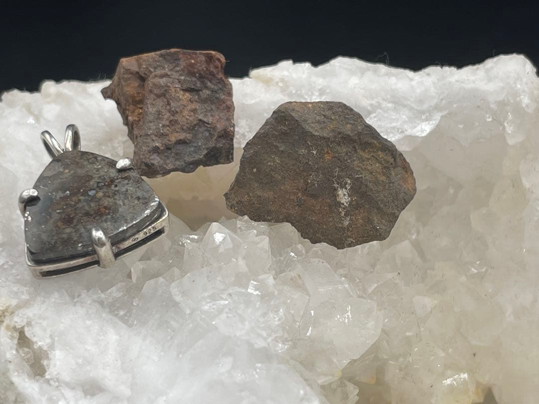 サハラNWA869隕石★ ペンダントヘッド(コンドライト）