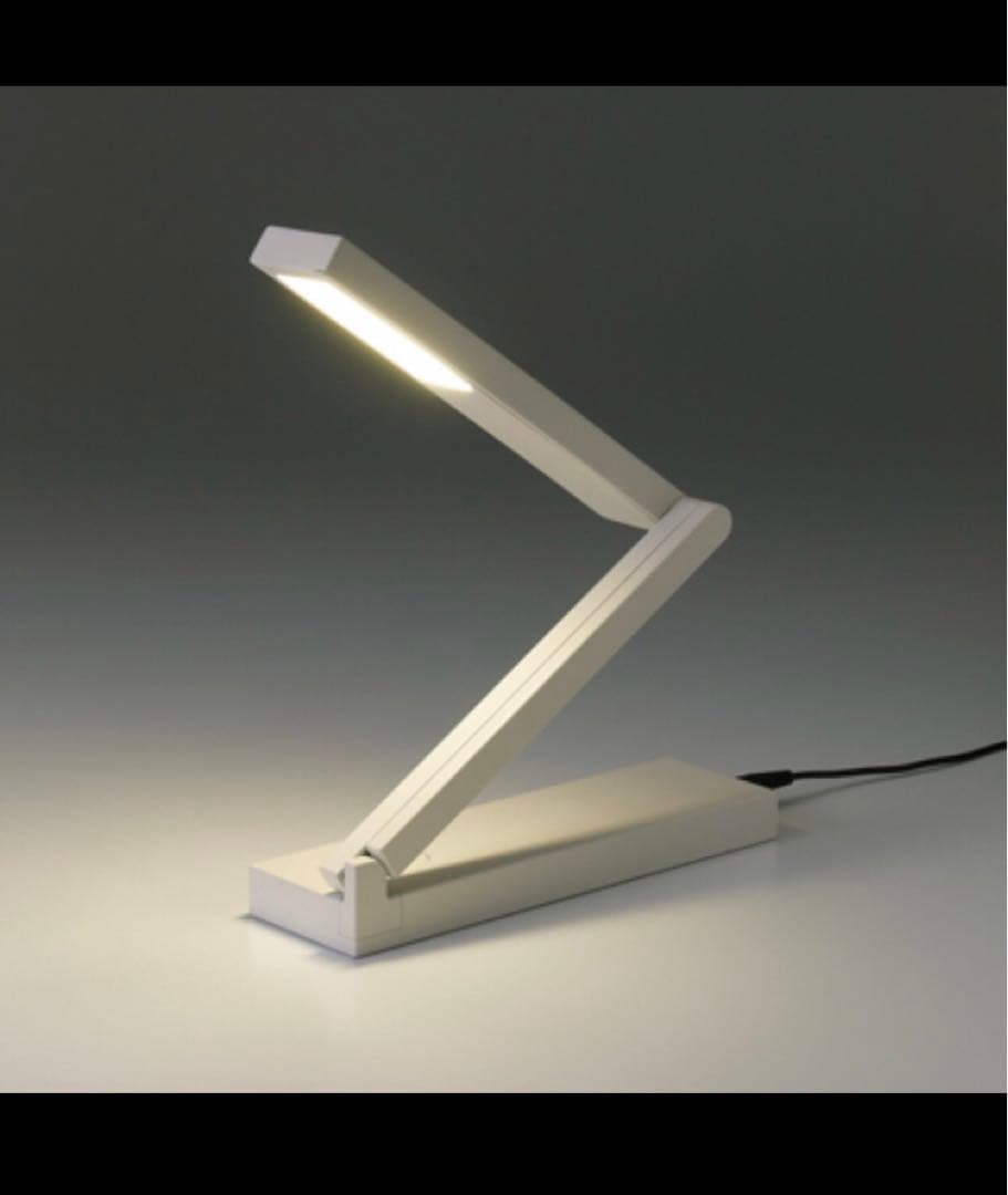 新品⭐︎未開封⭐︎ＬＥＤ平面発光コンパクトデスクライト　シンプル　照明 懐中電灯