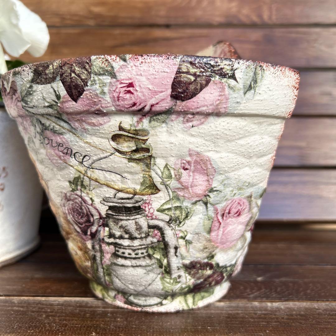 おみつさま　掛けプランターM 白色たまごを抱いたうさぎさん ガーデンローズ