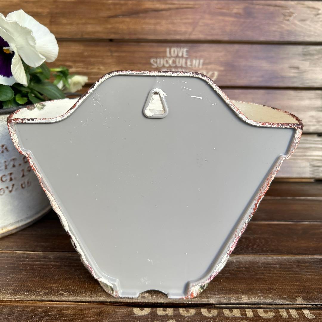 おみつさま　掛けプランターM 白色たまごを抱いたうさぎさん ガーデンローズ