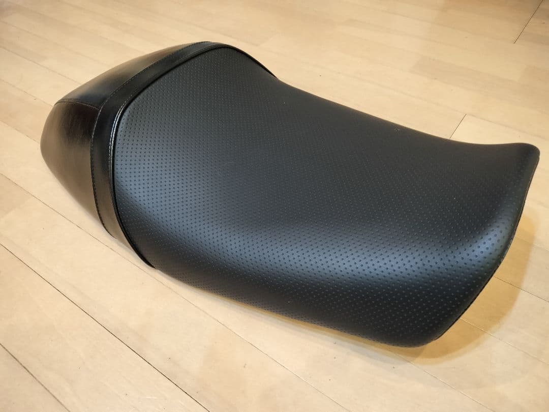 【値下げ】CB1100(SC65)用 デイトナ製 カフェレーサー シングルシート