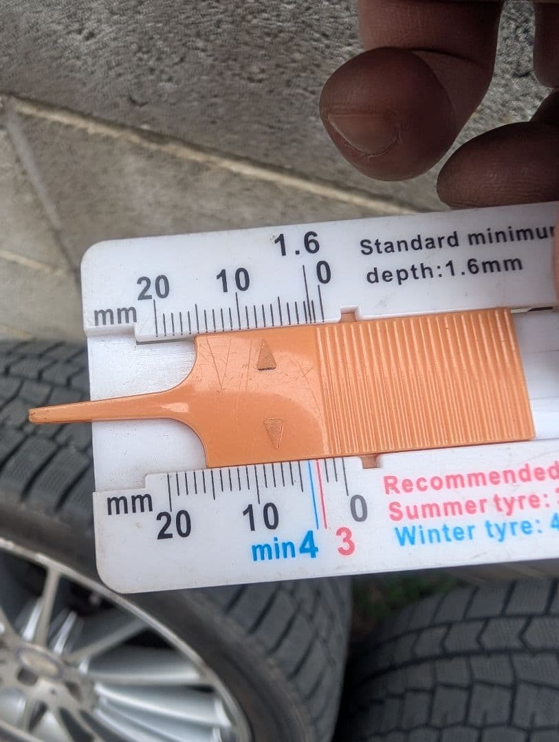 美品程度良好☆245/40R19スタッドレスタイヤ＆ホイール4本Vクラスw639