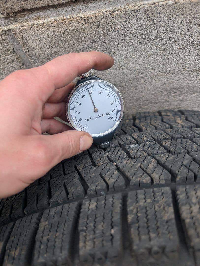 美品程度良好☆245/40R19スタッドレスタイヤ＆ホイール4本Vクラスw639