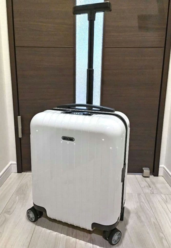 リモワ　サルサエアー　ミニ　機内持込　　ロッカーサイズ　4輪　22L　白