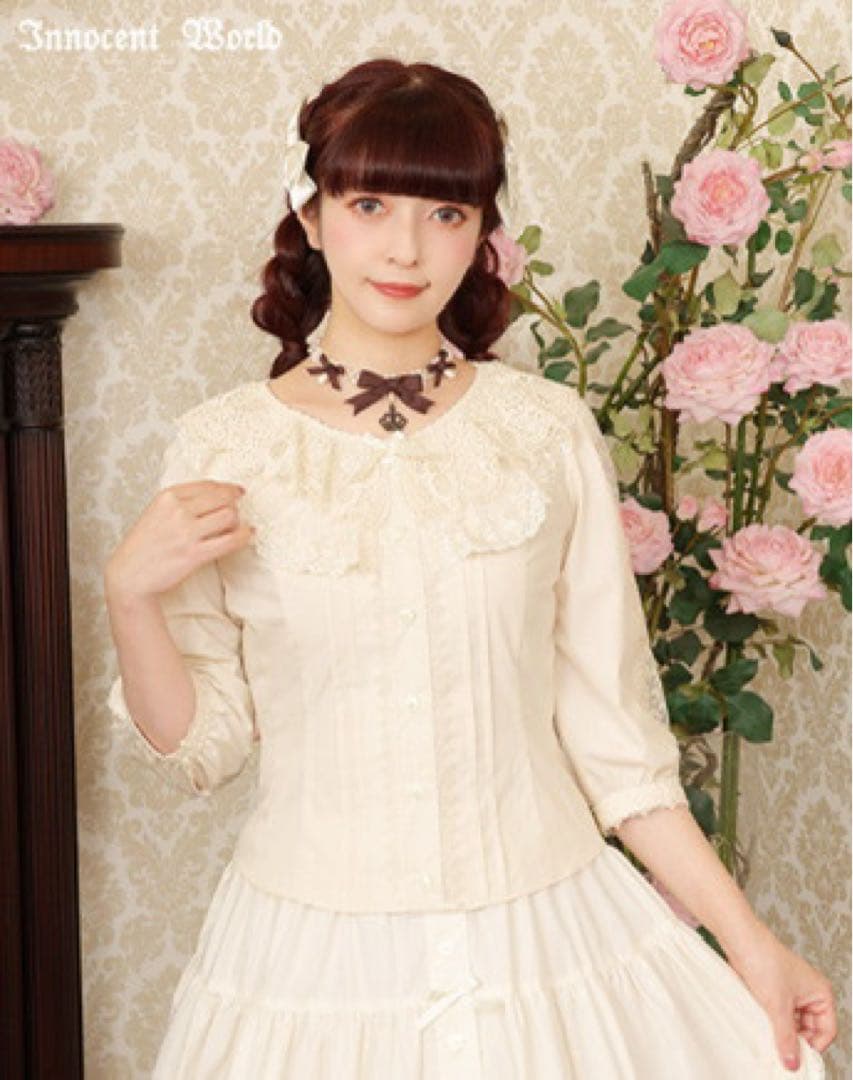 野に咲く薔薇のブラウス　生成