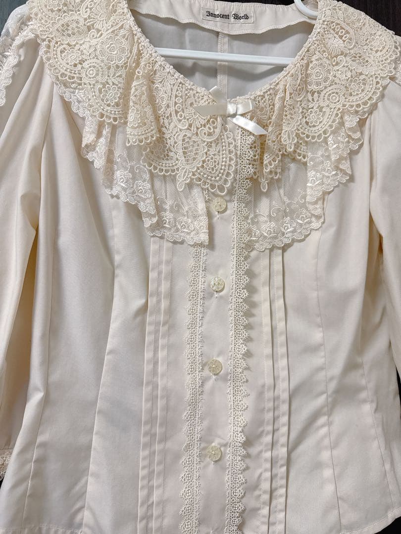 野に咲く薔薇のブラウス　生成