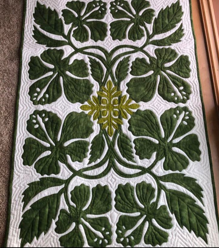 ハワイアンキルトタペストリー　はなちゃん