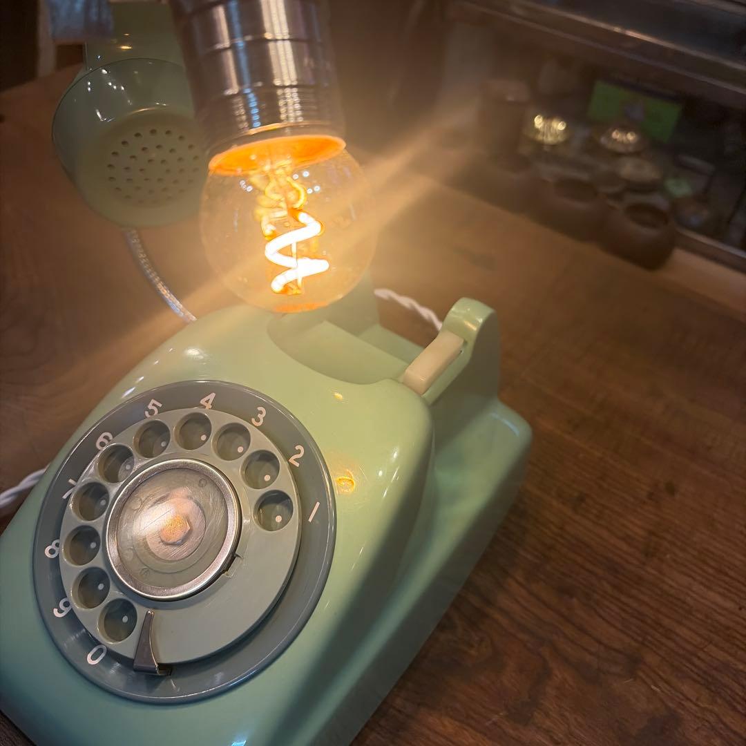 レトロなダイヤル電話　ランプ