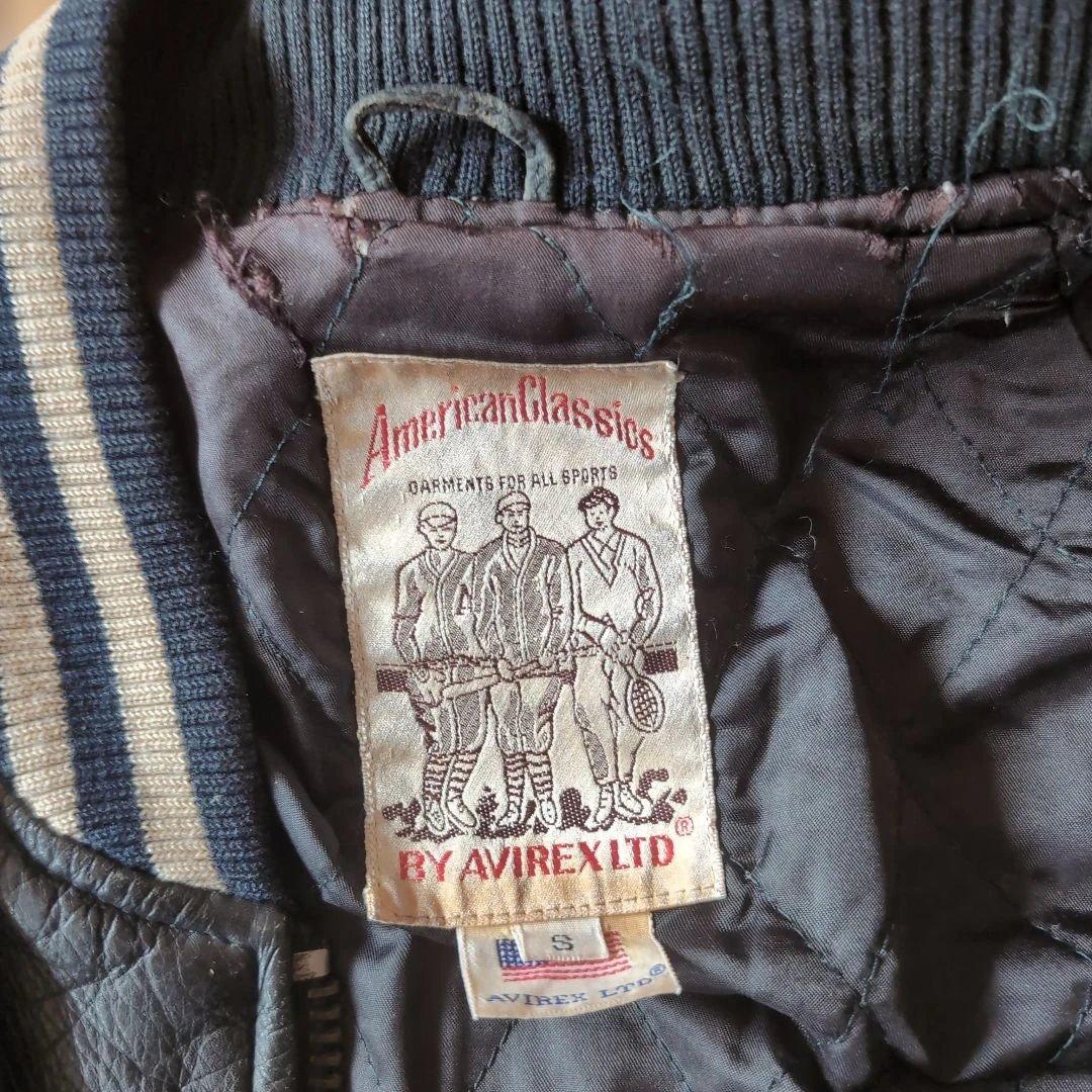 色々難あり。 AVIREX アヴィレックス スタジャン 牛革 アーチロゴ 黒 S