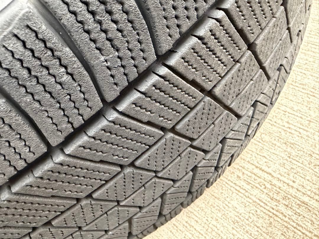 スタッドレスタイヤ　18インチ　 ブリヂストン　ブリザックVRX3