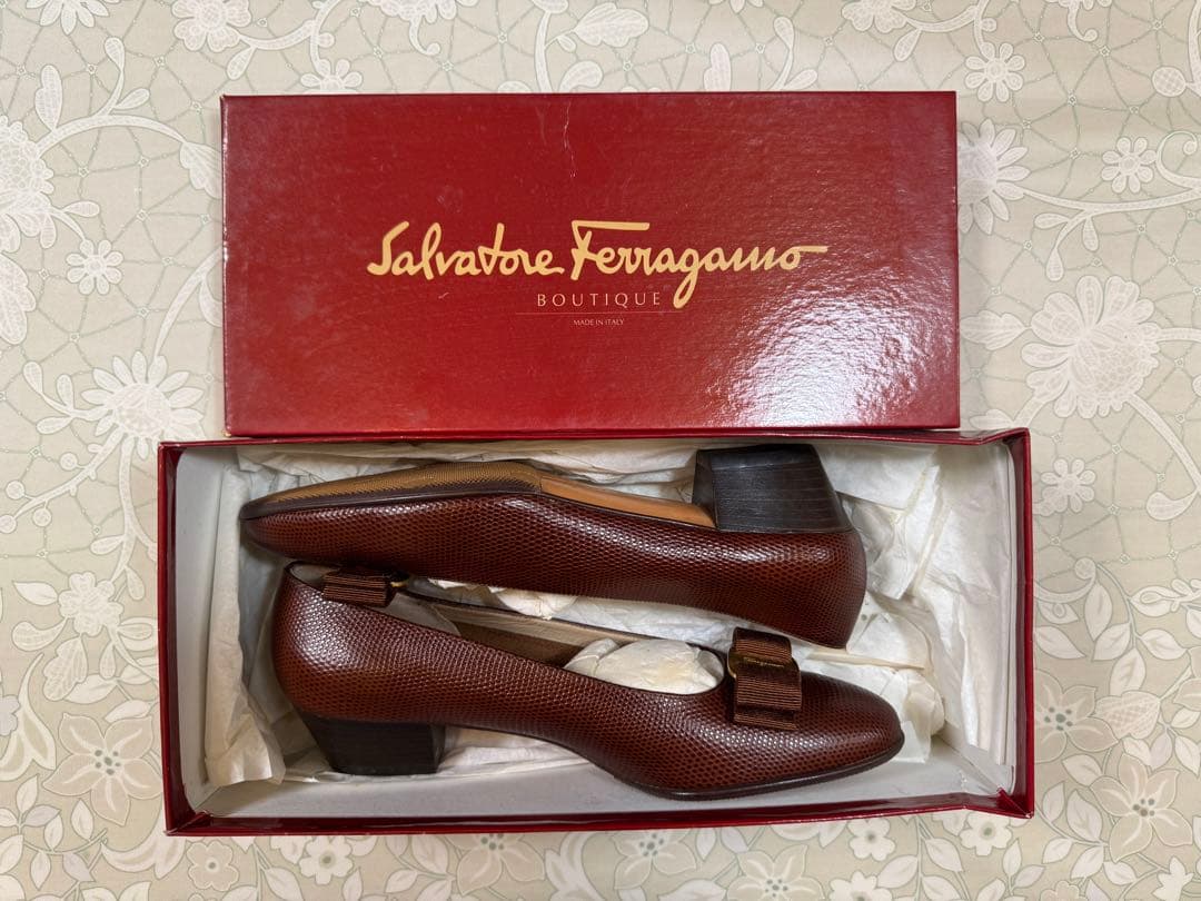 Salvatore Ferragamo ブラウン レザー パンプス