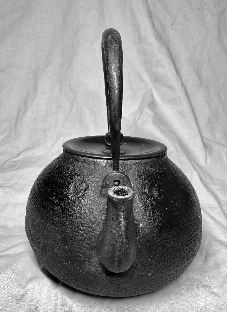 鋳鉄製・鉄瓶・銅蓋
