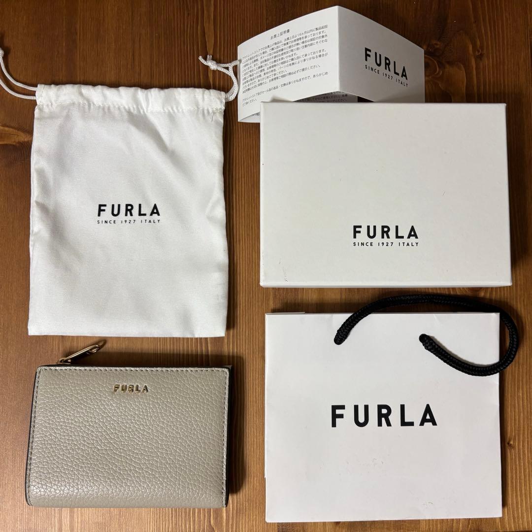 【美品】FURLA 二つ折り財布　グレー