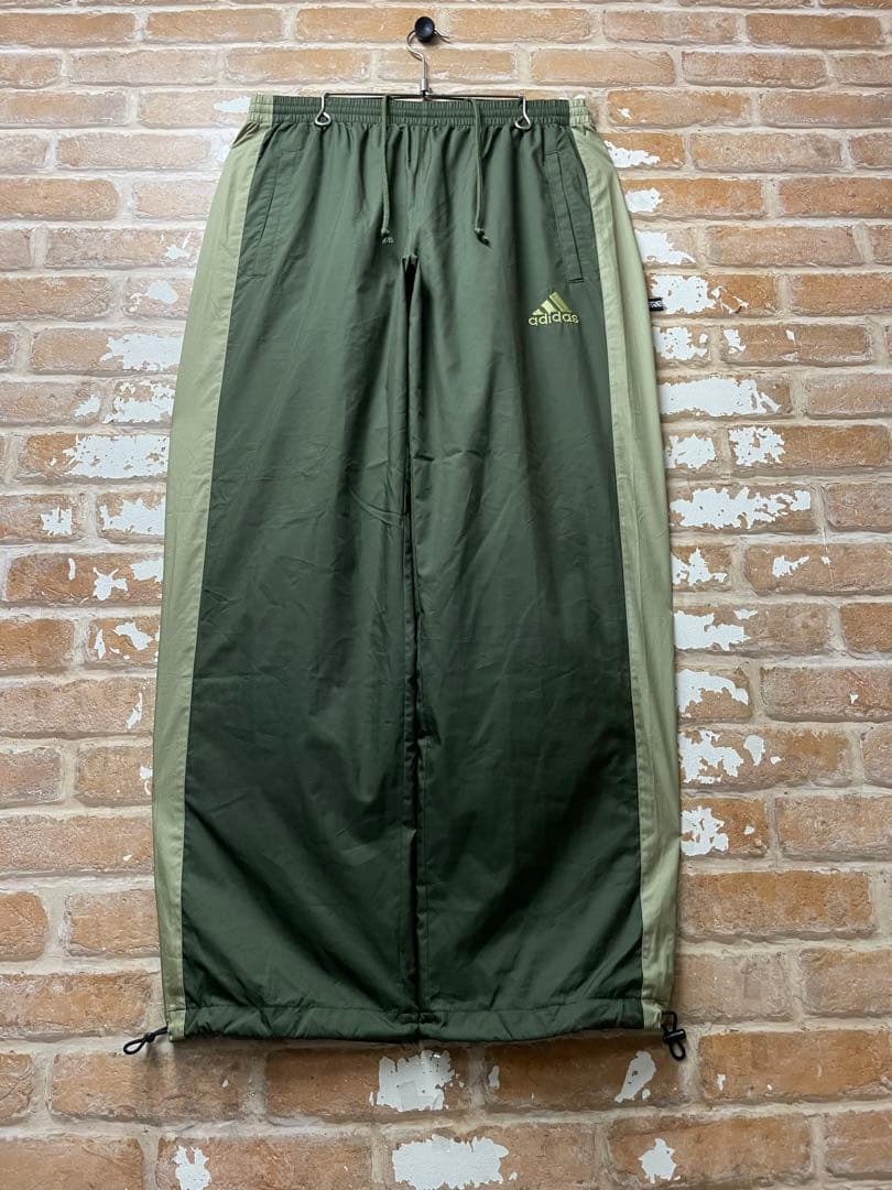 90s adidas アディダス　ナイロンパンツ　カーキ　緑　刺繍　ワンポイント