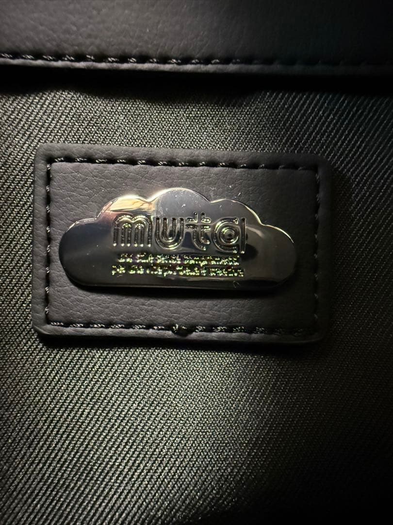 muta スリムショルダーバッグ　ブラック