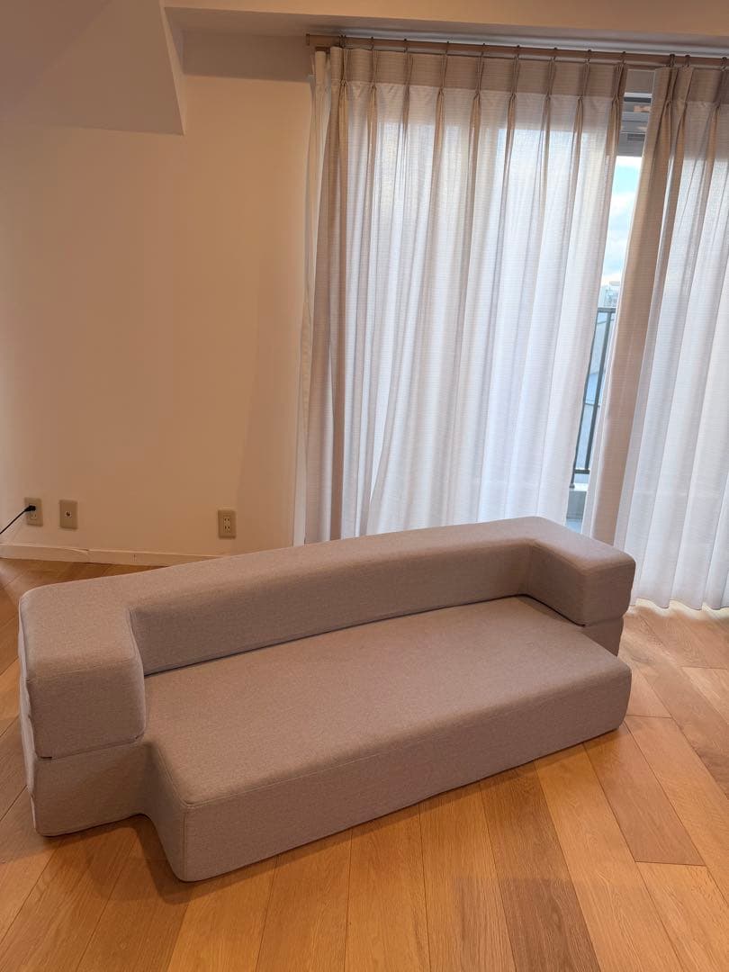 ライトグレー L字型ファブリックソファ