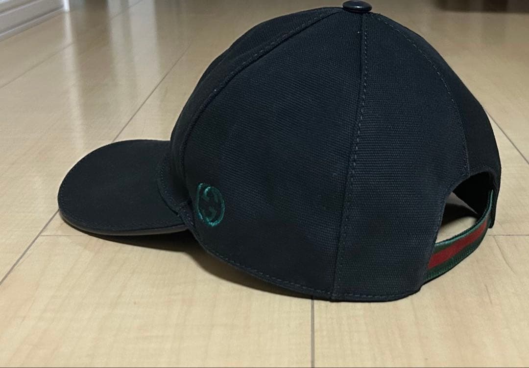 GUCCI ブラックベースボールキャップ