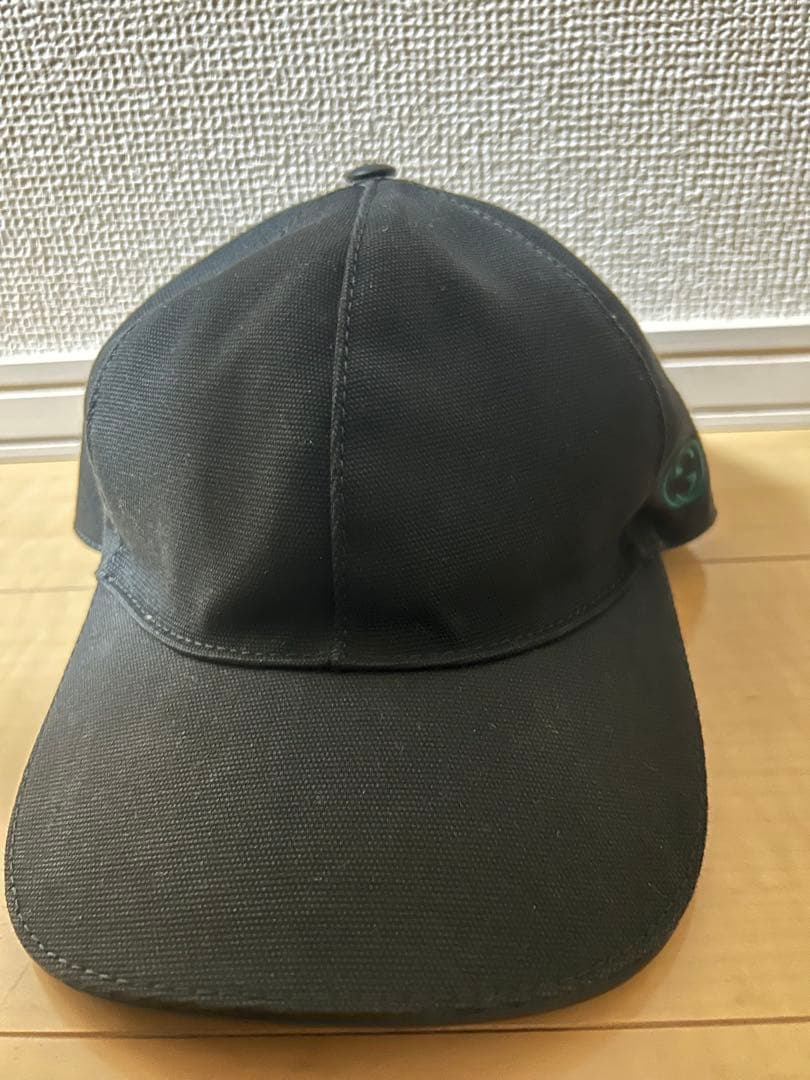 GUCCI ブラックベースボールキャップ