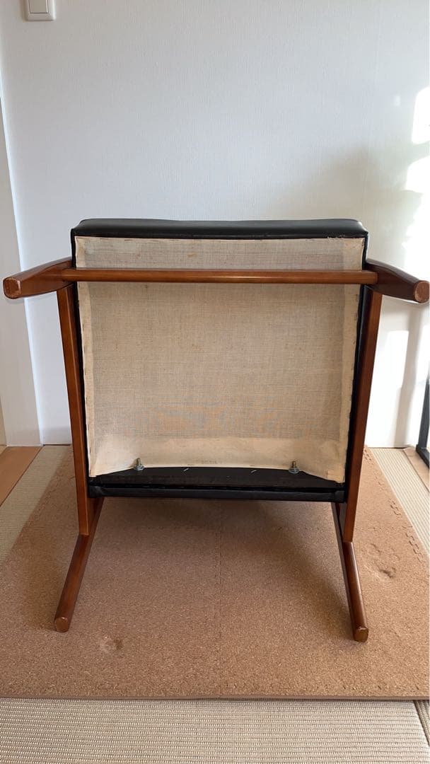 【定番人気】カリモクKチェア 1シーター ブラック レザー アームチェア