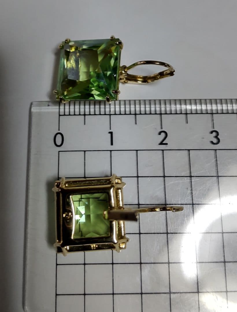 Swarovski Milleniaスクエアカットドロップ ピアス