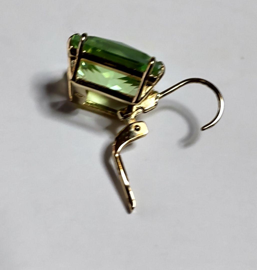 Swarovski Milleniaスクエアカットドロップ ピアス