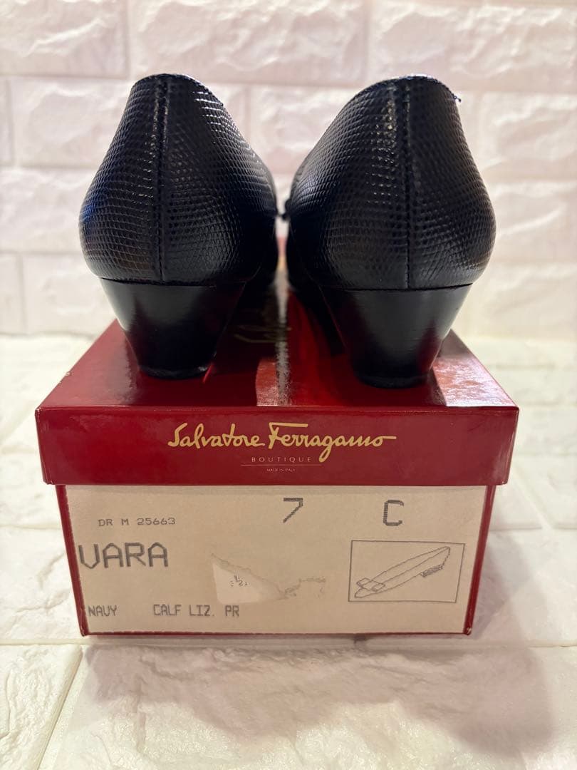 #美品Salvatore Ferragamo 型押しレザー ブラックパンプス#7