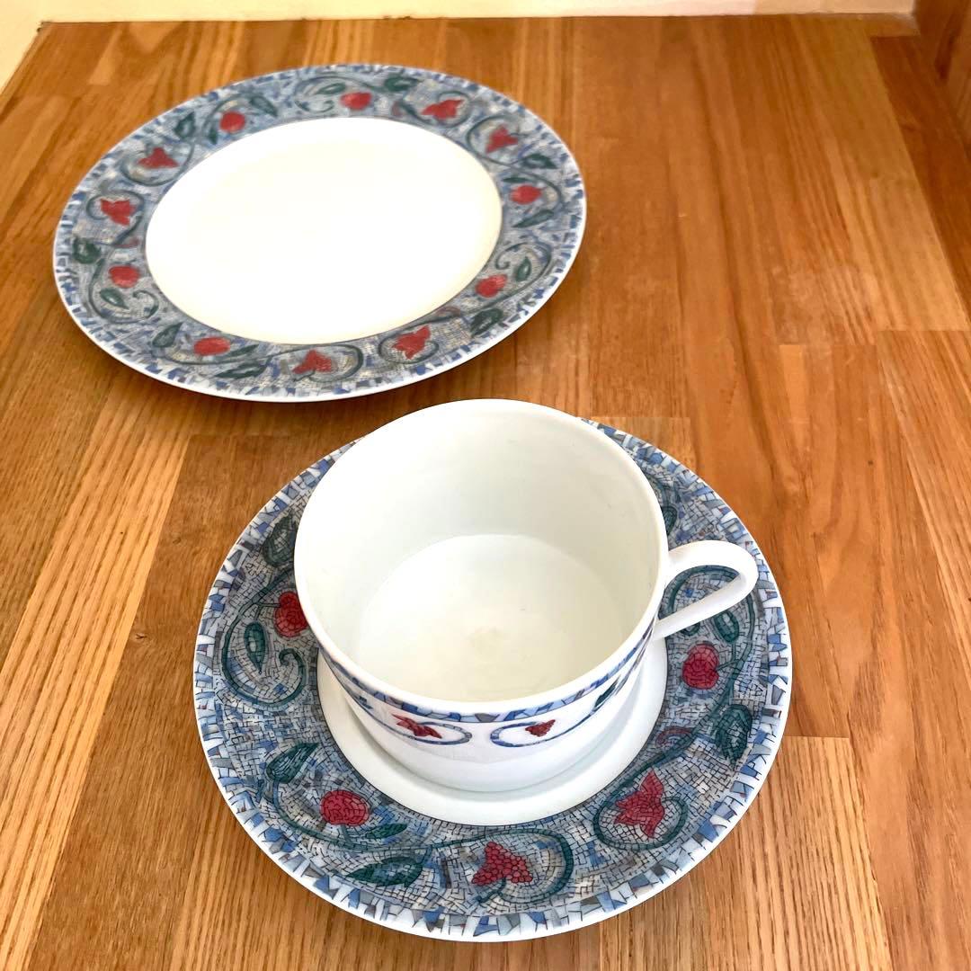 ティーカップ&ソーサーとケーキ皿セット