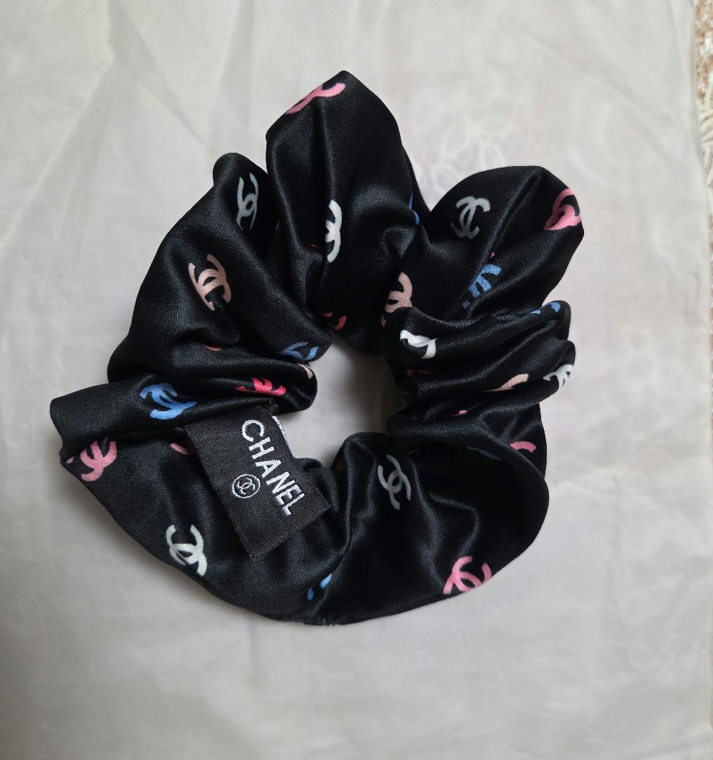 新品未使用ノベルティCHANEL シャネルロゴ プリントシュシュ３点セット送料込